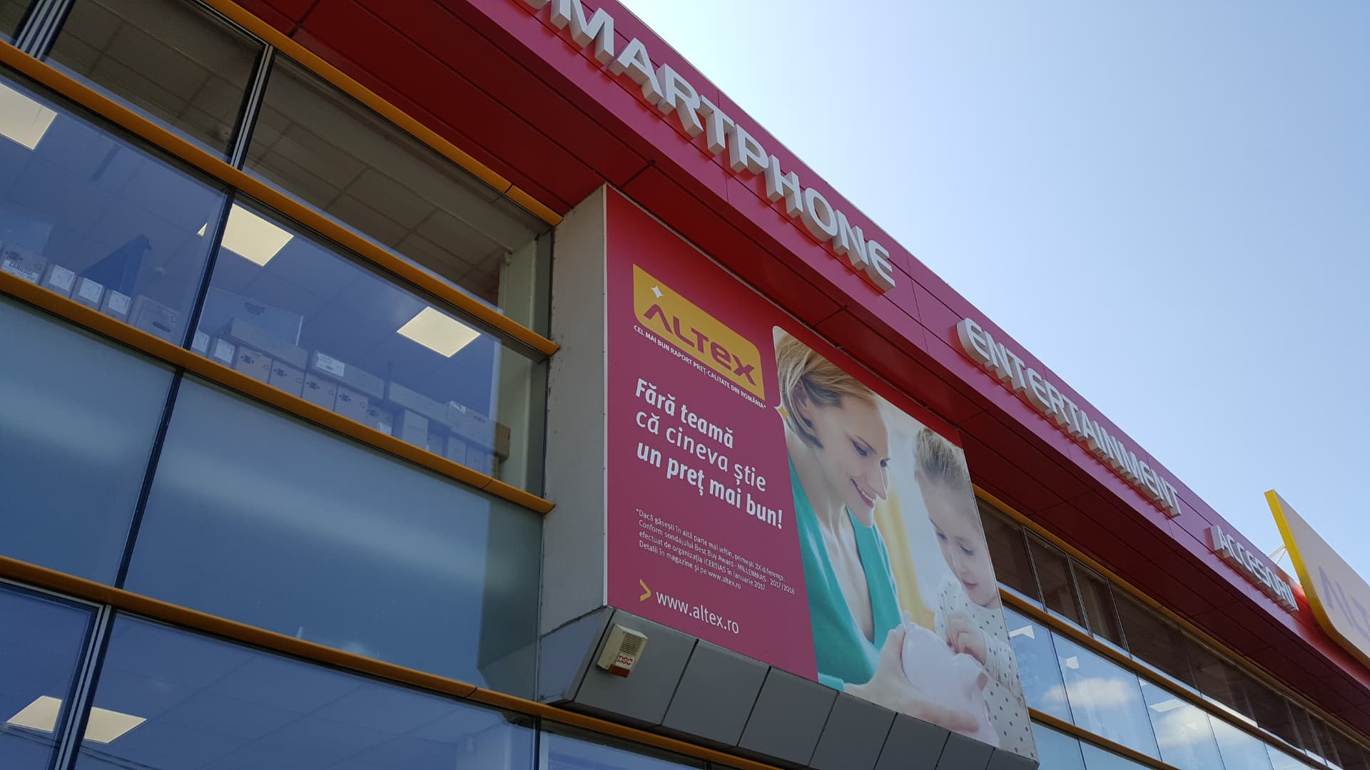 Rebranding complet — Retail