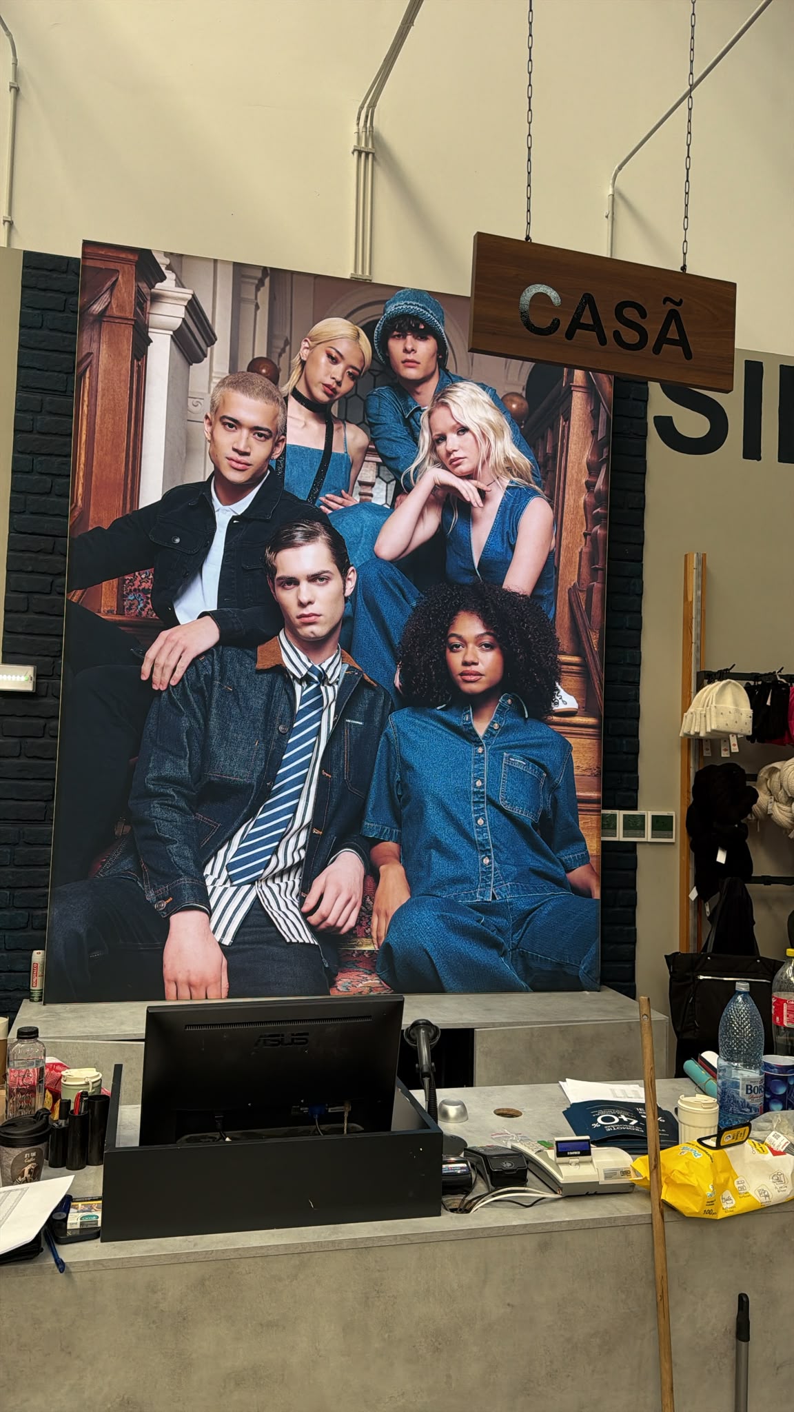 REOPENING Lee Cooper + Timeout 4
